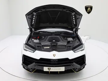 LAMBORGHINI Urus Performante
