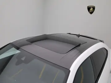 LAMBORGHINI Urus Performante