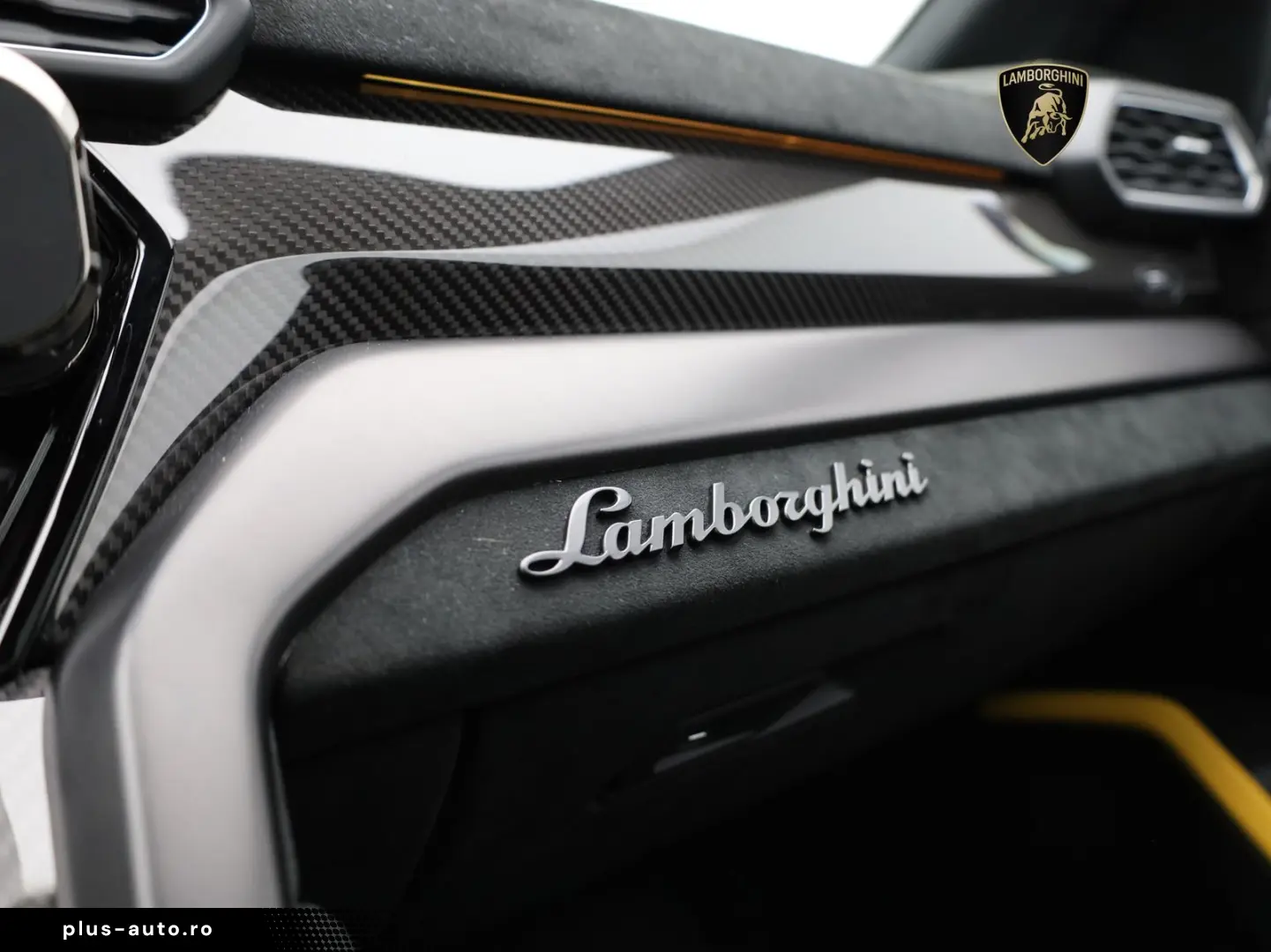 LAMBORGHINI Urus Performante