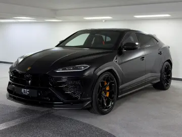 LAMBORGHINI Urus 4.0 V8 SE  NOVITEC AKRAPOVIC