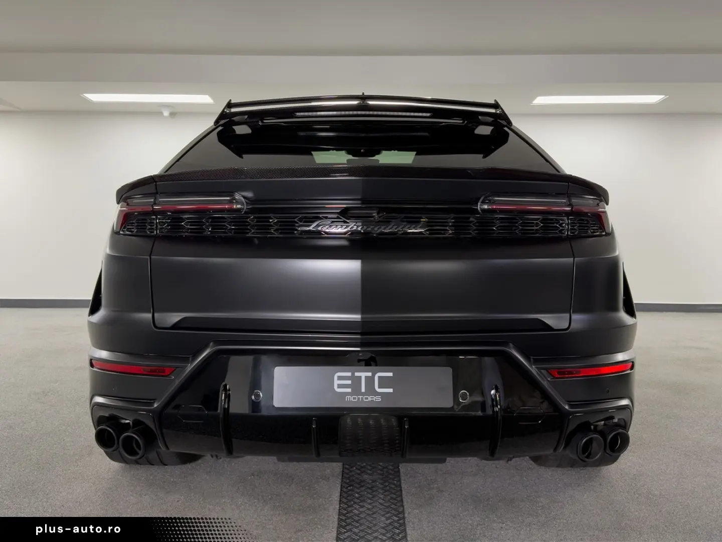 LAMBORGHINI Urus 4.0 V8 SE  NOVITEC AKRAPOVIC