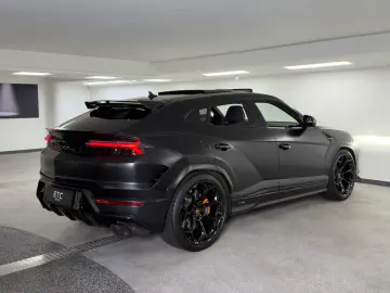 LAMBORGHINI Urus 4.0 V8 SE  NOVITEC AKRAPOVIC