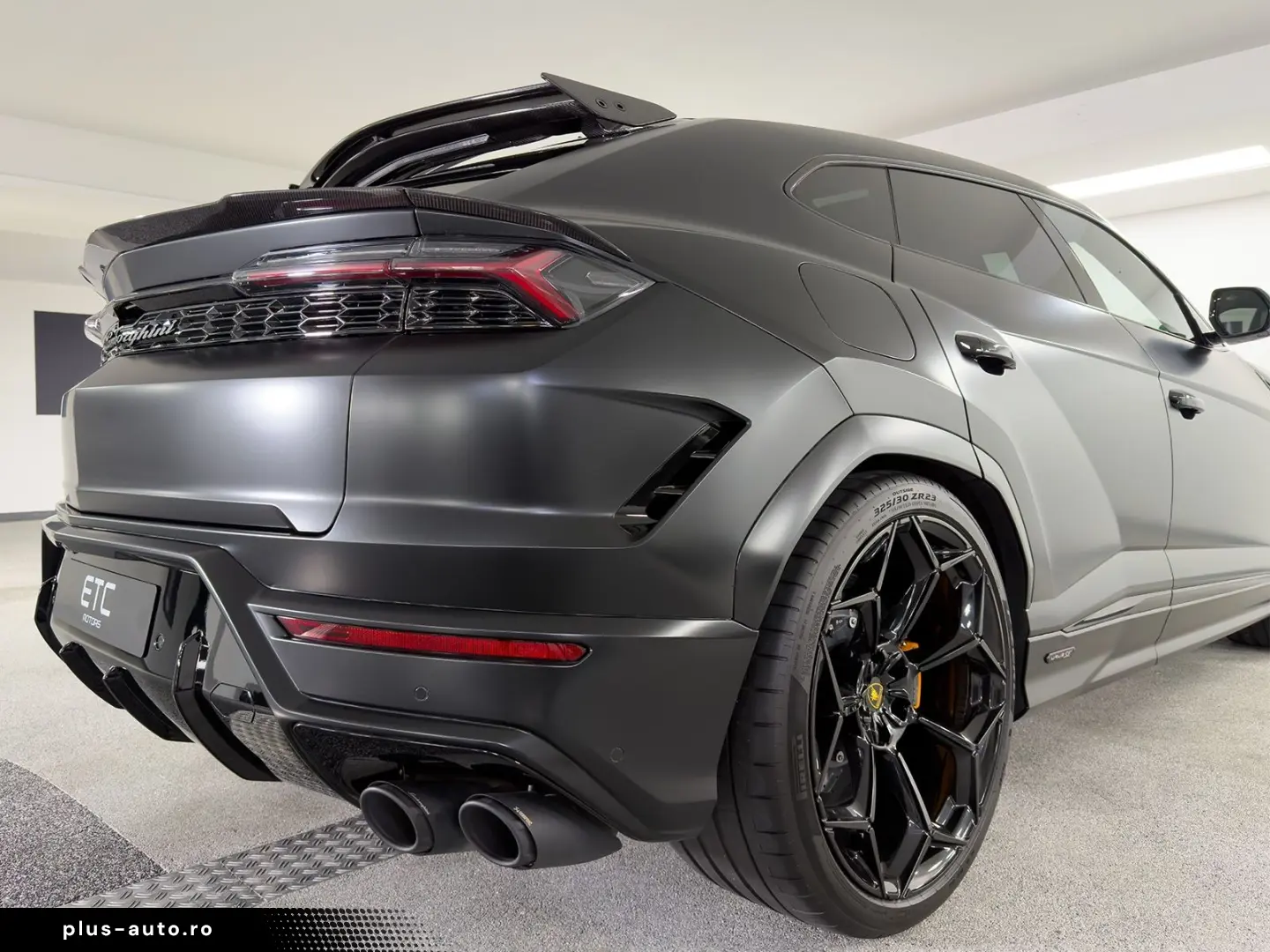 LAMBORGHINI Urus 4.0 V8 SE  NOVITEC AKRAPOVIC