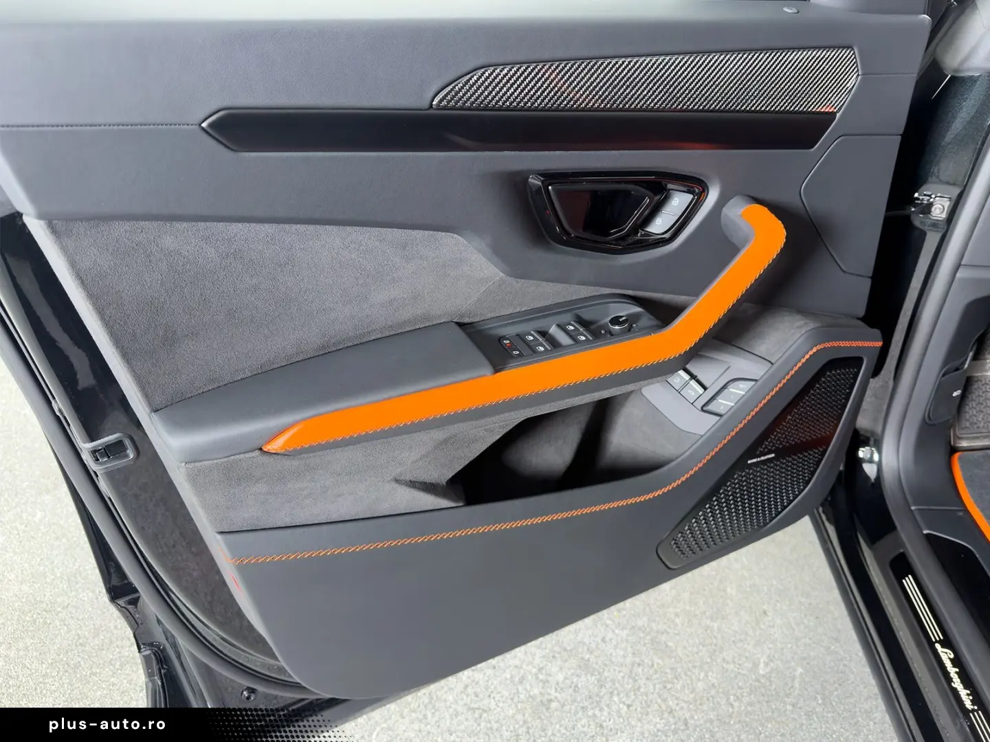 LAMBORGHINI Urus 4.0 V8 SE  NOVITEC AKRAPOVIC