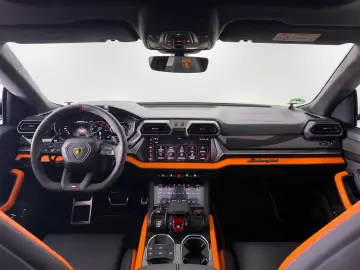 LAMBORGHINI Urus 4.0 V8 SE  NOVITEC AKRAPOVIC