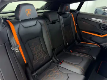 LAMBORGHINI Urus 4.0 V8 SE  NOVITEC AKRAPOVIC