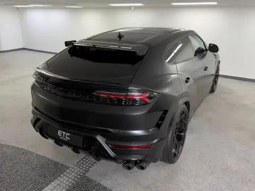 LAMBORGHINI Urus 4.0 V8 SE  NOVITEC AKRAPOVIC