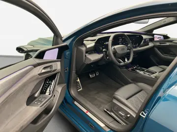 AUDI A6 Avant e-tron quattro S-LINE