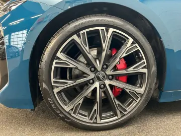 AUDI A6 Avant e-tron quattro S-LINE