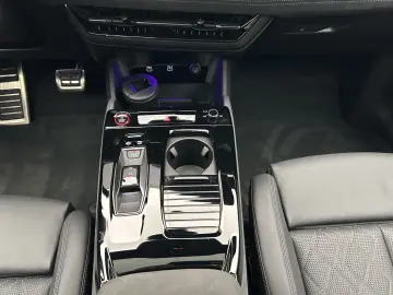 AUDI A6 Avant e-tron quattro S-LINE