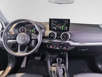 AUDI Q2 35 TFSI S-line S-tronic Leder Parkassistent
