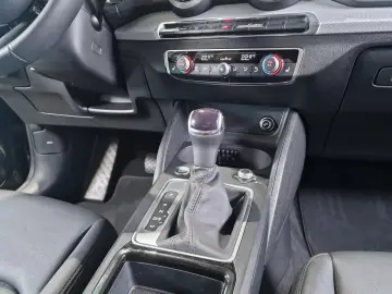 AUDI Q2 35 TFSI S-line S-tronic Leder Parkassistent