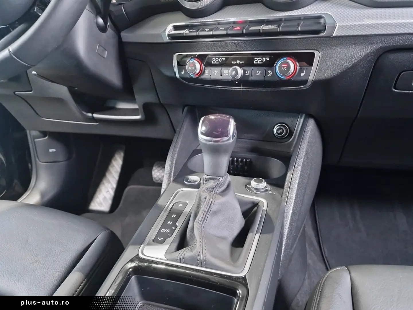 AUDI Q2 35 TFSI S-line S-tronic Leder Parkassistent