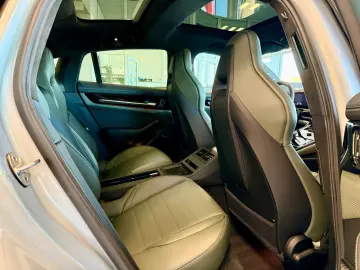 PORSCHE Panamera Turbo S E-Hybrid