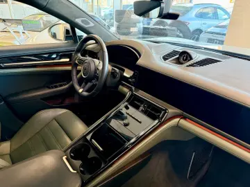PORSCHE Panamera Turbo S E-Hybrid