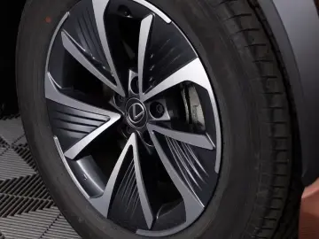 Lexus RZ 450e 313PK Business Line 71 kWh  SOH 97%  LED