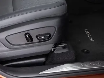 Lexus RZ 450e 313PK Business Line 71 kWh  SOH 97%  LED