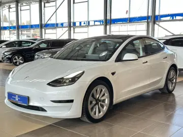 TESLA Model 3 RWD SHZ LED Leder Pano Autopilot R.Cam