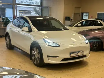 TESLA Model Y LongRangeDual AWD Pano WMP ACC Leder CAM