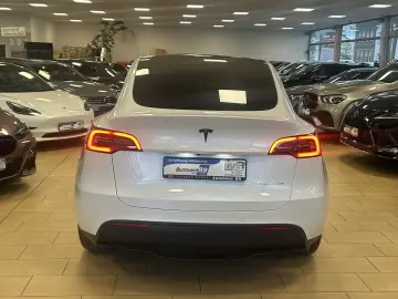 TESLA Model Y LongRangeDual AWD Pano WMP ACC Leder CAM