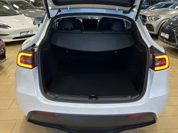 TESLA Model Y LongRangeDual AWD Pano WMP ACC Leder CAM
