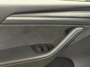 TESLA Model Y LongRangeDual AWD Pano WMP ACC Leder CAM