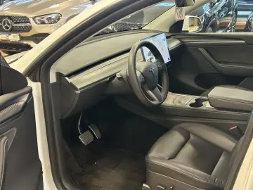 TESLA Model Y LongRangeDual AWD Pano WMP ACC Leder CAM