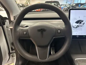 TESLA Model Y LongRangeDual AWD Pano WMP ACC Leder CAM