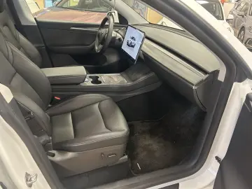 TESLA Model Y LongRangeDual AWD Pano WMP ACC Leder CAM