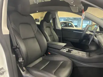 TESLA Model Y LongRangeDual AWD Pano WMP ACC Leder CAM