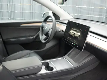 TESLA Model Y Long Range Dual Motor AWD ACC GARANTIE