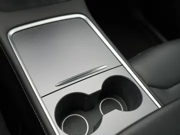 TESLA Model Y Long Range Dual Motor AWD ACC GARANTIE