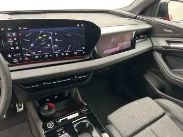 AUDI Q6 e-tron quattro S-LINE MATRIX