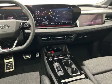 AUDI Q6 e-tron quattro S-LINE MATRIX
