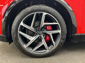 AUDI Q6 e-tron quattro S-LINE MATRIX