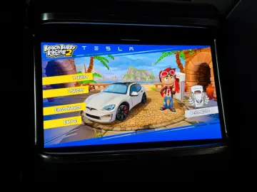 TESLA Model S Plaid AWD Yoke FSD-Autopilot Pano