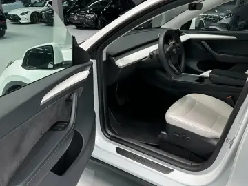TESLA Model Y Dual AWD Navi