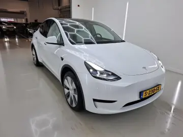 TESLA Model Y Standard RWD Plus