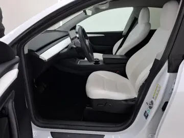 TESLA Model Y Standard RWD Plus