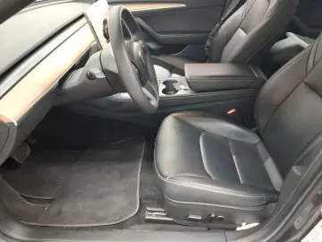 TESLA Model 3 RWD