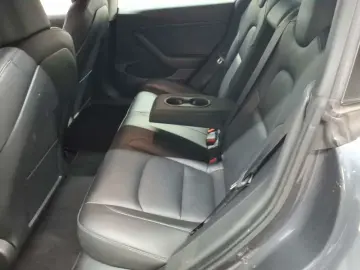 TESLA Model 3 RWD