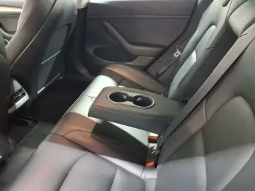 TESLA Model 3 RWD