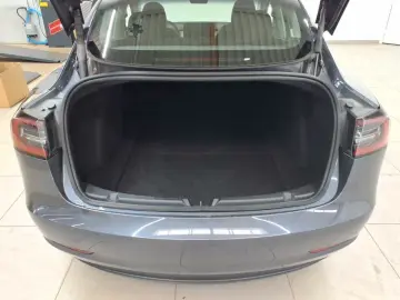TESLA Model 3 RWD