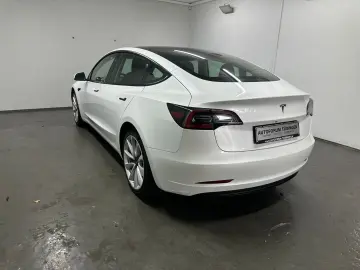 TESLA Model 3 RWD