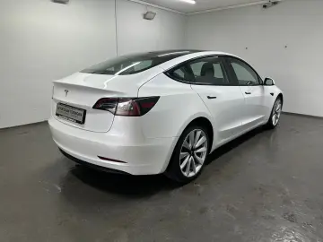 TESLA Model 3 RWD