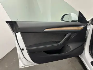 TESLA Model 3 RWD