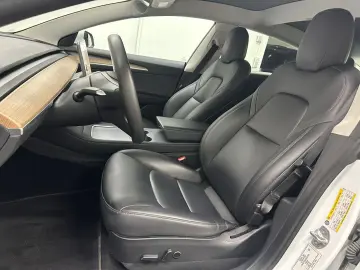TESLA Model 3 RWD