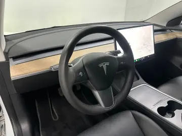 TESLA Model 3 RWD