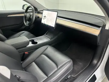 TESLA Model 3 RWD
