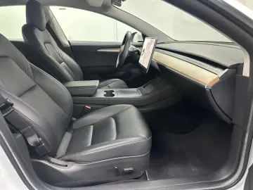 TESLA Model 3 RWD